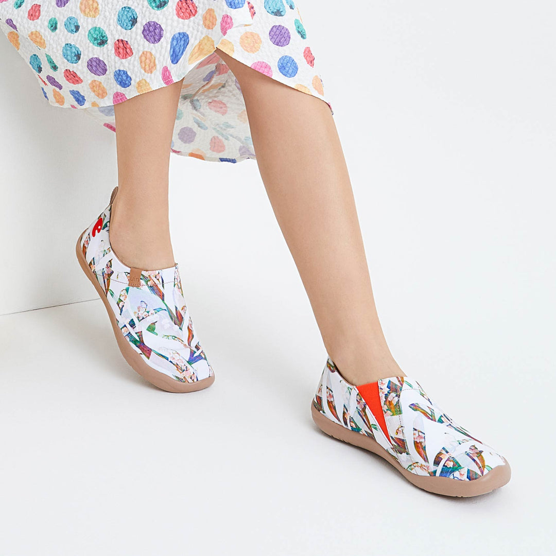 UIN] 花アートシューズ ローファースリッポン 綺麗レディース デッキ