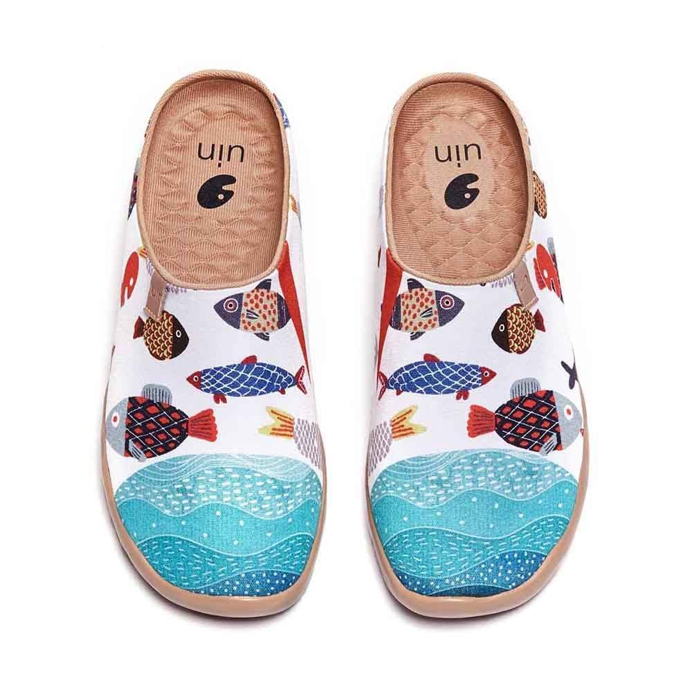 UIN Footwear Women Happy Fish Women Slipper Canvas loafers