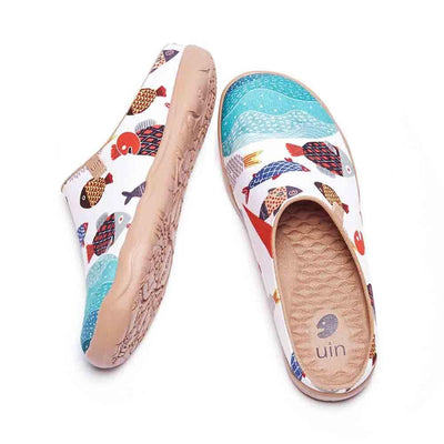 UIN Footwear Women Happy Fish Women Slipper Canvas loafers