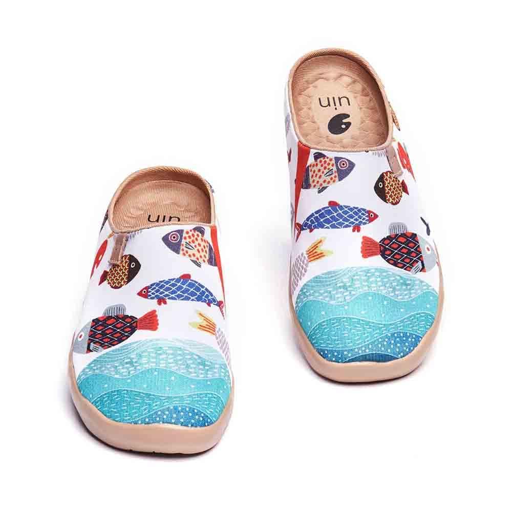 UIN Footwear Women Happy Fish Women Slipper Canvas loafers