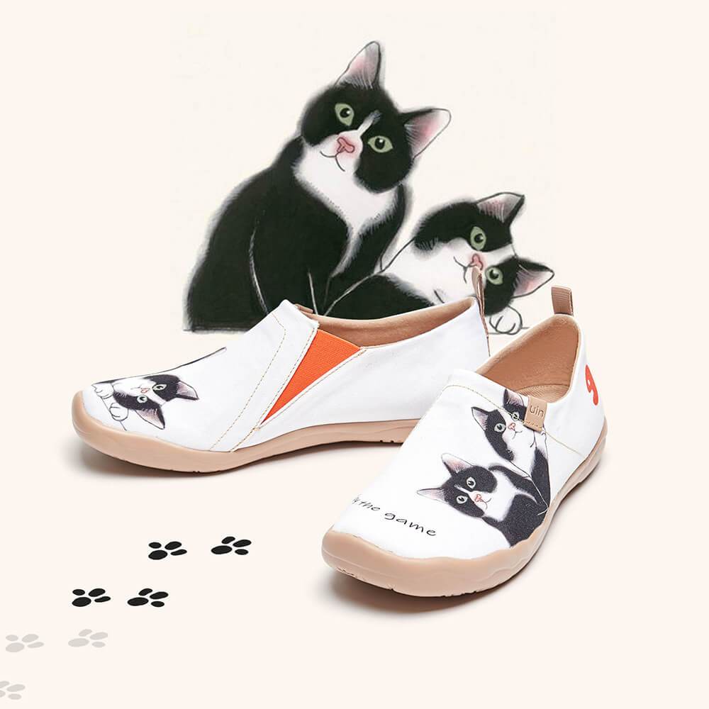 UIN Footwear Women Milky Kitty Women Canvas loafers